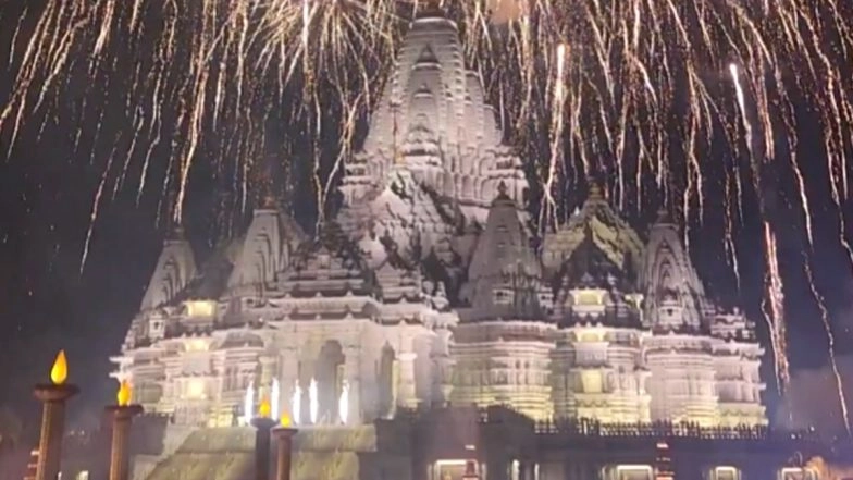 Diwali 2025 in US: BAPS Swaminarayan Akshardham Temple Lights Up Night Sky With Spectacular Fireworks in New Jersey, Videos Go Viral