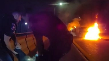 ‘Like a Movie’: Hero Texas Cop Rescues Suspected Drunk Woman From Burning Car in Dramatic Highway Crash, Video Surfaces