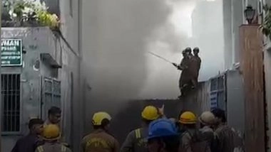 Noida Fire: Massive Blaze Erupts at Private Company Building in Uttar Pradesh’s Ecotech 3 Area; No Injury or Human Loss (Watch Video)