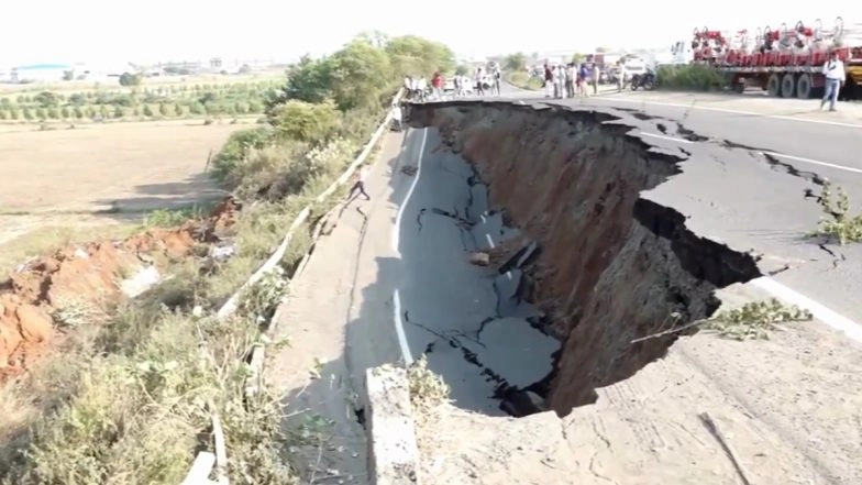Bhopal Road Collapse: 50-Meter Stretch of Bhopal-Indore Bypass Road Collapses, Leaving Deep Crater Near Bilkhiriya Village; MPRDC Orders Probe (Watch Videos)