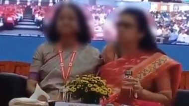 Power Tussle Turns Ugly: 2 Female Postal Officers Argue and Fight on Dais in Front of Nitin Gadkari in Nagpur, Video Goes Viral