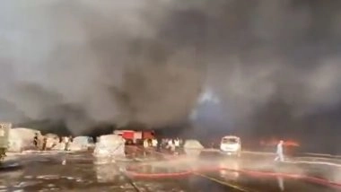 Dhaka Airport Fire: Massive Blaze Erupts in Cargo Warehouse at Hazrat Shahjalal International Airport in Bangladesh, Flight Operations Suspended (See Pics and Videos)