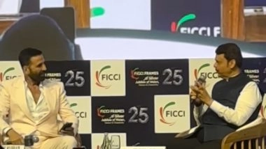 ‘Sir Aap Oranges Kaise Khate Ho?’: Akshay Kumar Jokingly Asks Maharashtra CM Devendra Fadnavis About Eating Oranges After His Viral Mango Question With PM Narendra Modi in 2019 (Watch Video)