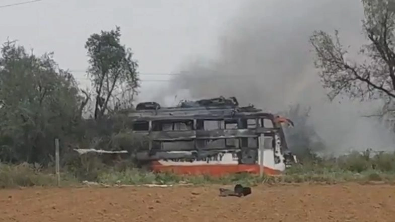 Shahpura Bus Fire: 2 Dead, Over a Dozen Injured After Bus Carrying Labourers Comes in Contact With High-Tension Wire on Jaipur-Delhi Highway in Rajasthan (Watch Videos)
