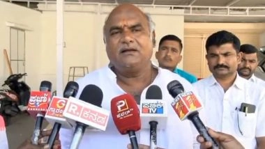 BJP Leader Vijayagouda Patil Defends Son Samarthgouda After Video of Him Assaulting Toll Staffer for Asking Him to Pay Fee in Karnataka Goes Viral, Says 'Toll Staff Was at Fault' (Watch Video)