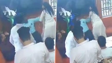 Delhi University Professor Assaulted by DUSU Joint Secretary Deepika Jha at DU’s Ambedkar College; Teachers, Students Demand Action (Watch Video)