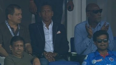 Viv Richards Spotted in Stands at Arun Jaitley Stadium, Legendary West Indies Cricketer Seen Watching IND vs WI 2nd Test 2025 (Watch Video)