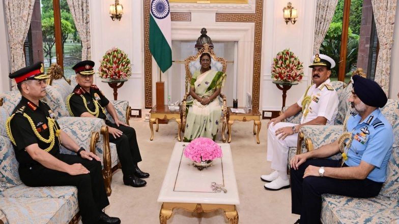 India News | CDS, Service Chiefs Call on President Murmu to Rashtrapati Bhavan