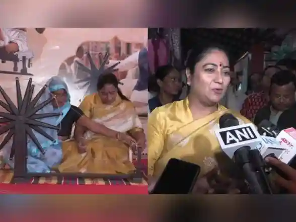 India News | Delhi CM Rekha Gupta Inaugurates Khadi Exhibition Ahead of Gandhi Jayanti