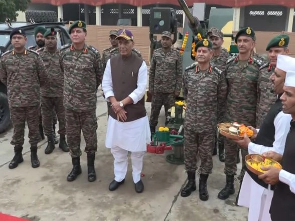 India News | Defence Minister Performs Shatra Pooja at Bhuj Military Base in Kachchh, Inspects L-70 AD Gun Used in Op-Sindoor | LatestLY