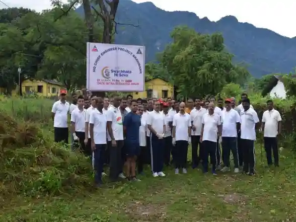 ¡Limpieza Más Allá de las Fronteras! Se Lanza la Campaña 'Swachhata Abhiyan' de la India en Pasighat. 🇮🇳✨