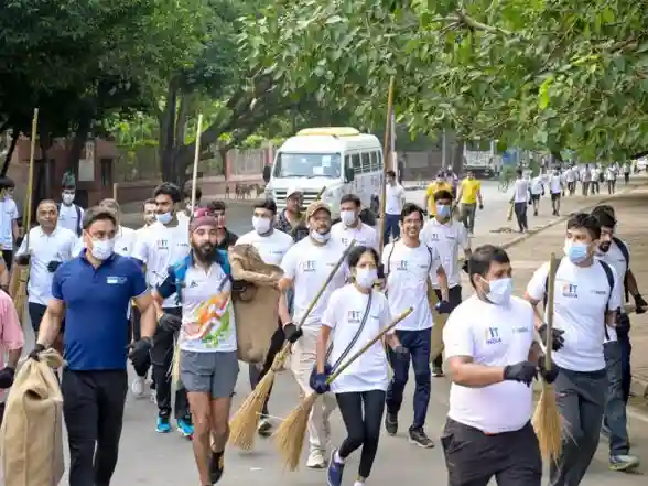 Sports News | India Takes Pledge to End Single-use Plastic, Keep Public Places Litter Free at Nationwide Fit India Freedom Run 6.0 on Gandhi Jayanti