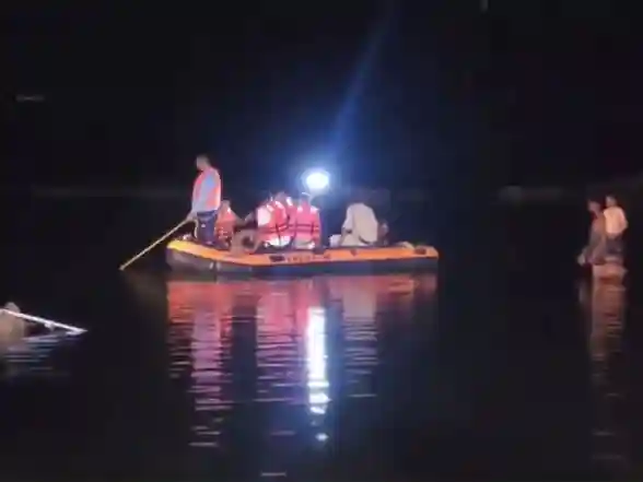India News | MP: Several Feared Drowned in Khandwa During Durga Idol Immersion; CM Announces 4 Lakh Ex-gratia