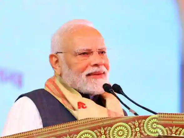 India News | PM Modi to Launch Rs 1,000 Monthly Allowance for 5 Lakh Graduates, Open Skill University in Bihar