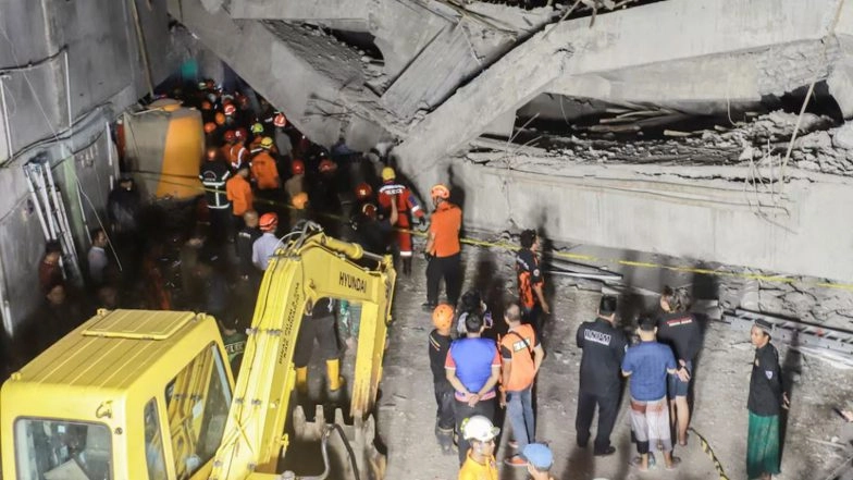 World News | Death Toll Rise to 10 in Indonesia Boarding School Building Collapse