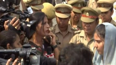 India News | UP Police Stop SP Delegation Enroute to Bareilly at Ghazipur Border Amid 'I Love Mohammad' Row