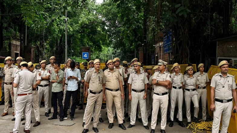 India News | Delhi Police Arrest Man for Using 'derogatory Language' Against Hindu Gods