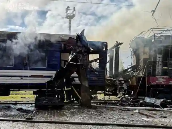 World News | Russia's Strike on Ukraine Trains Kills 1, Injures 30