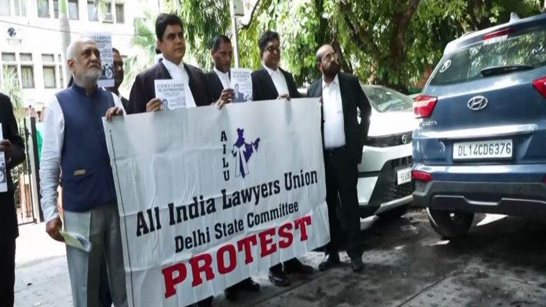 India News | Delhi: Lawyers Protest Against Rakesh Kishore for Attempt to Hurl Shoe at CJI, Demand Strict Action