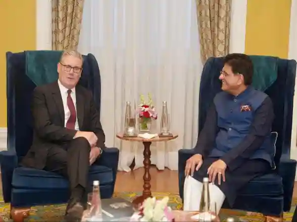 Business News | Piyush Goyal Meets UK PM Keir Starmer for Early Operationalization of India-UK Trade Deal Signed in July