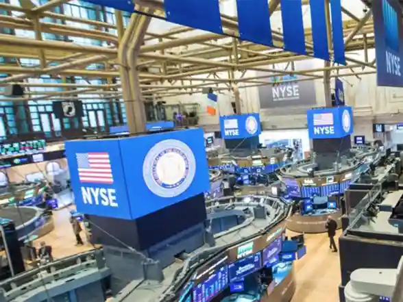 Business News | Wall Street Crashes as Trump Announces 100% Tariff on Chinese Goods, USD 1.5 Trillion Wiped out