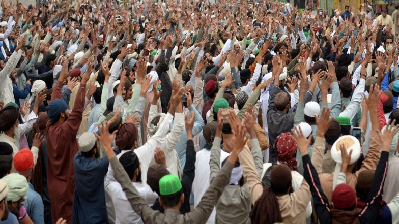 World News | Pakistani Labour Rights Ignored: Hydropower Workers Block Karakoram Highway over Unpaid Wages