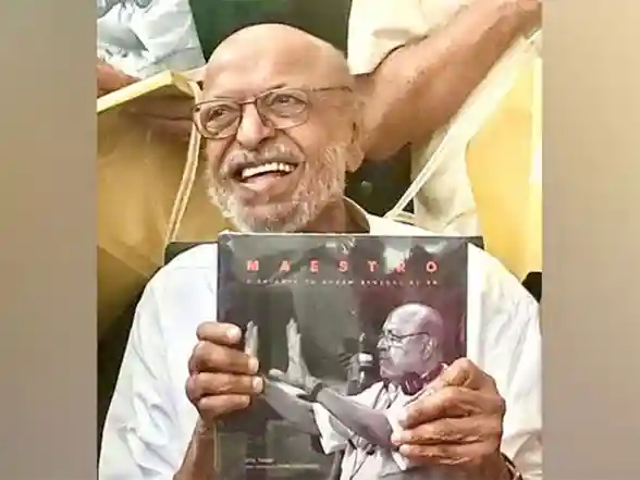 Entertainment News | Filmfare Awards: Legendary Filmmaker Shyam Benegal Bestowed with Lifetime Achievement Posthumously