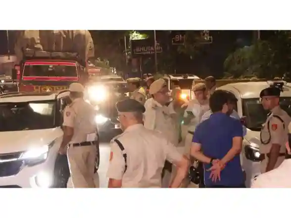 India News | Delhi Police Intensify Night Patrols and Checks Across City Ahead of Festive Season
