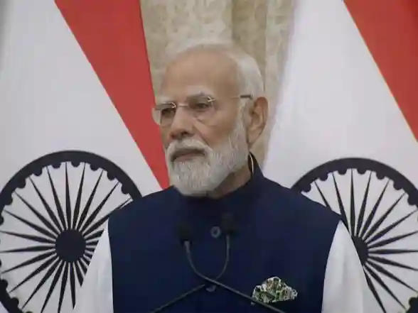 India News | PM Modi Pays Tributes to Rajmata Vijayaraje Scindia on Her 106th Birth Anniversary