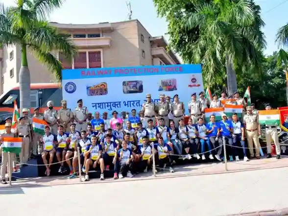 India News | Railway Protection Force Participates in Vedanta Half Marathon 2025 in New Delhi