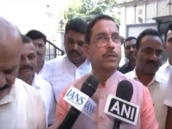 India News | Restricting Entry of RSS in Certain Places Won't Bring Change Because Majority of MPs, MLAs Belong to This Ideology: Union Minister Pralhad Joshi Slams Priyank Kharge