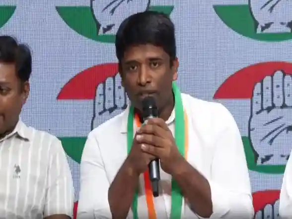 India News | Ex-IAS Officer Kannan Gopinathan, Who Resigned to Protest Against Abrogation of Article 370, Joins Congress
