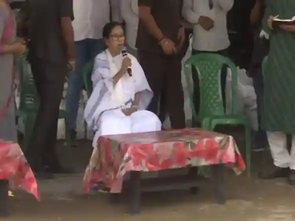 India News | Our Govt Working to Restore Normalcy: CM Mamata Banerjee Visits Flood Relief Camps in Nagrakata