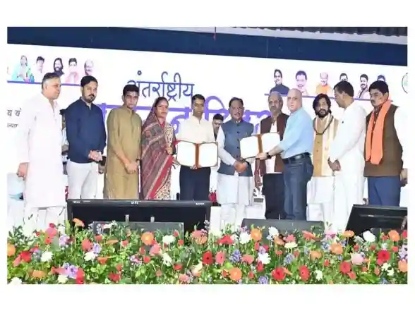 Business News | EaseMyTrip Partners with Raipur District Administration to Empower Youth and Boost Tourism Through Project Paryatan Saathi