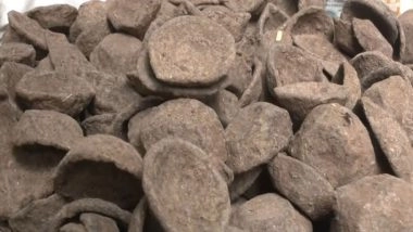 Entertainment News | Eco-friendly Diyas Made with Cow Dung Light Up Hyderabad Shops, Attracting a Large Crowd