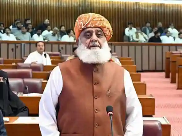 World News | JUI-F Chief Maulana Fazlur Rehman Offers to Mediate Between Pakistan and Afghanistan to Ease Border Tensions