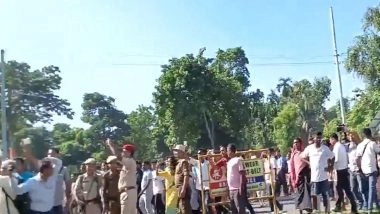India News | Violent Protest Erupts Outside Baksa Jail, Stones Pelted on Vehicles Carrying Accused in Zubeen Garg Death Case