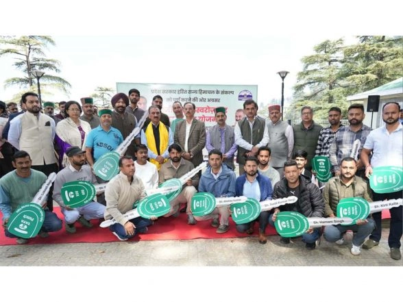 Notícias da Índia | Himachal CM assinou 18 E-táxi sob Rajiv Gandhi Swarozgaar Start-up Yojna Notícias da Índia | Himachal CM assinou 18 E-táxi sob Rajiv Gandhi Swarozgaar Start-up Yojna