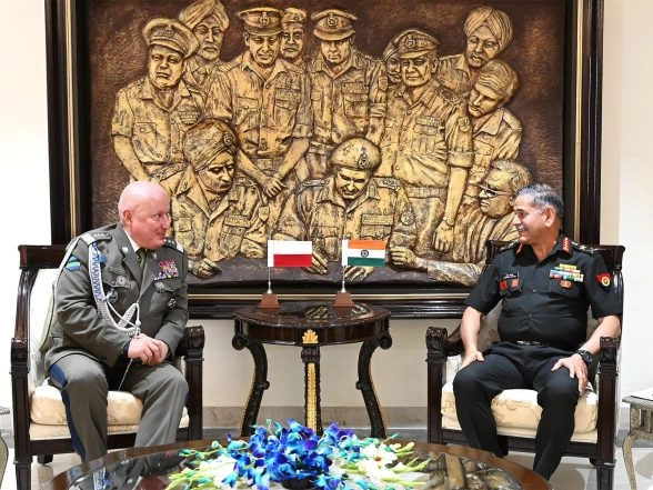 World News | COAS Gen Dwivedi, Polish Counterpart Discuss Strengthening Defence Cooperation at UNTCC in Delhi