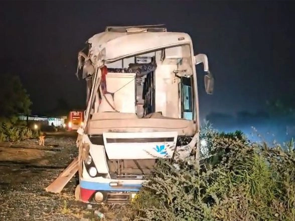India News | Gujarat: Buses Collide Near Pardi Bypass, 2 Dead, Several Injured