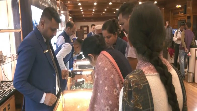 India News | HOLD!!!Gold Rush Grips Shimla Ahead of Diwali, Buyers Throng to Showrooms