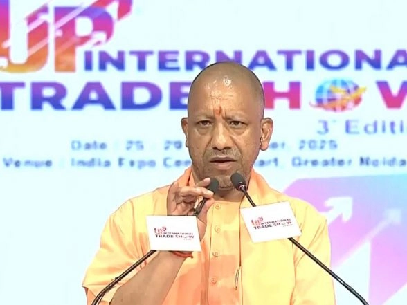 India News | UP CM Yogi Adityanath Greets Citizens on Dhanteras, Prays for Economic Growth