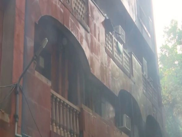 India News | Massive Fire Breaks out at Brahmaputra Apartments in Delhi
