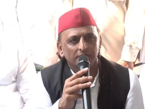 India News | SP Chief Akhilesh Yadav Slams Uttar Pradesh Govt over 'omission' of Deputy CMs in Advertisement, Terms It 'insult'