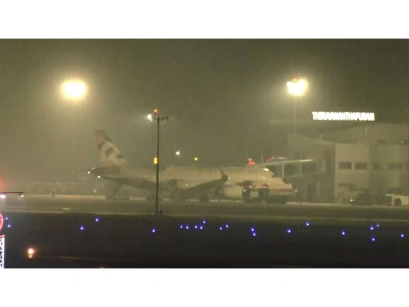 World News | Saudia Flight from Jakarta Diverted to Thiruvananthapuram After Passenger Falls Unconscious