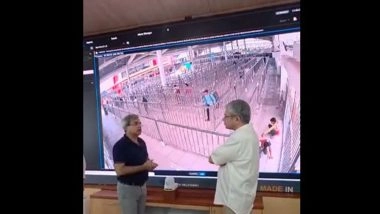 India News | Railway Minister Ashwini Vaishnaw Visits Railways War Room, Encourages Staff Morale for 24x7 Festive Duty