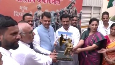 India News | Maharashtra CM Flags off Trucks Carrying Diwali Sweets for Army Jawans
