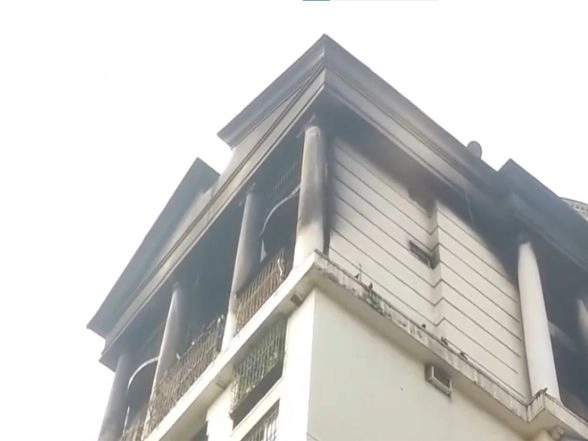 Notícias da Índia | Maharashtra: Quatro mortos e vários feridos após incêndio em edifício residencial de vários andares em Navi Mumbai Notícias da Índia | Maharashtra: Quatro mortos e vários feridos após incêndio em edifício residencial de vários andares em Navi Mumbai