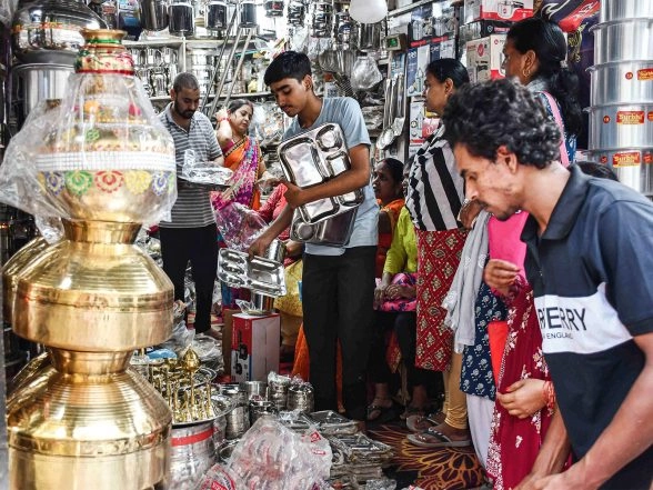 Business News | India's Festive Spending Peaks with Rs 5.40 Lakh Crore in Goods, Rs 65,000 Crore in Services Sales: CAIT