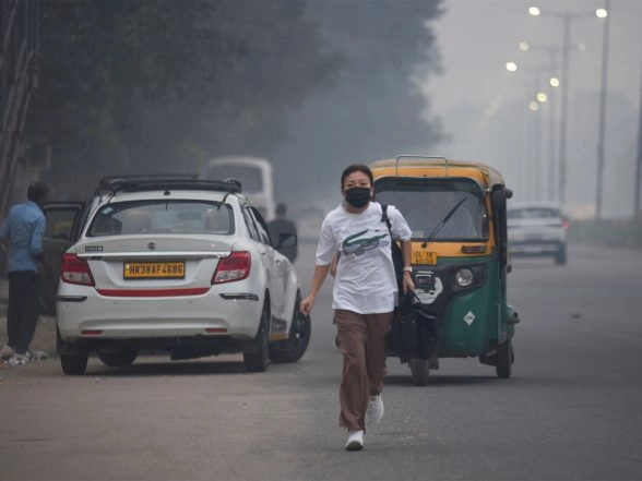 India News | Delhi's Air Quality Worsens Post-Diwali, Health Experts Warn of Respiratory Risks